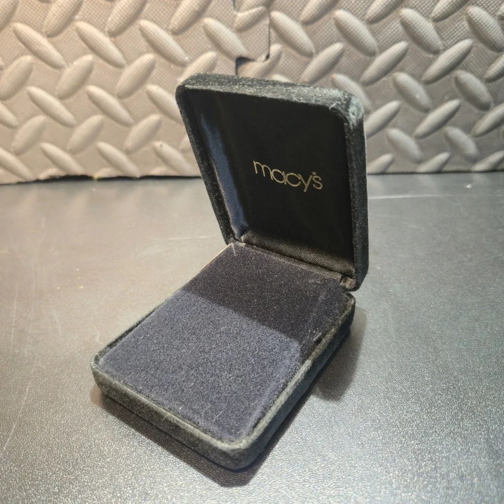 Vintage Macy’s Black Velvet Jewelry Box 3.5
